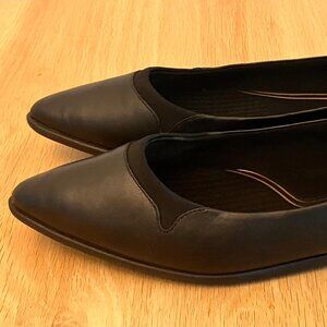 Ladies COLE HAAN Grand SERIES Black leather Pointed Ballet Flats size 10b
